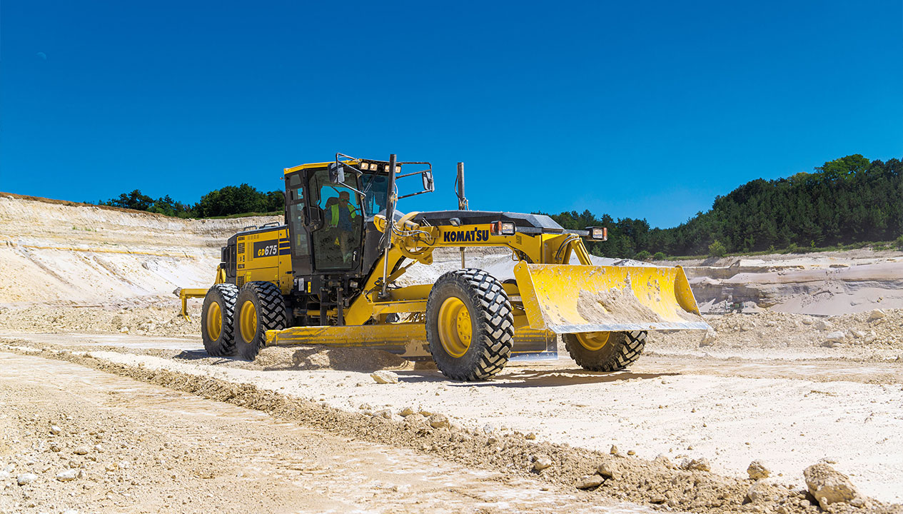 Komatsu GD675-5